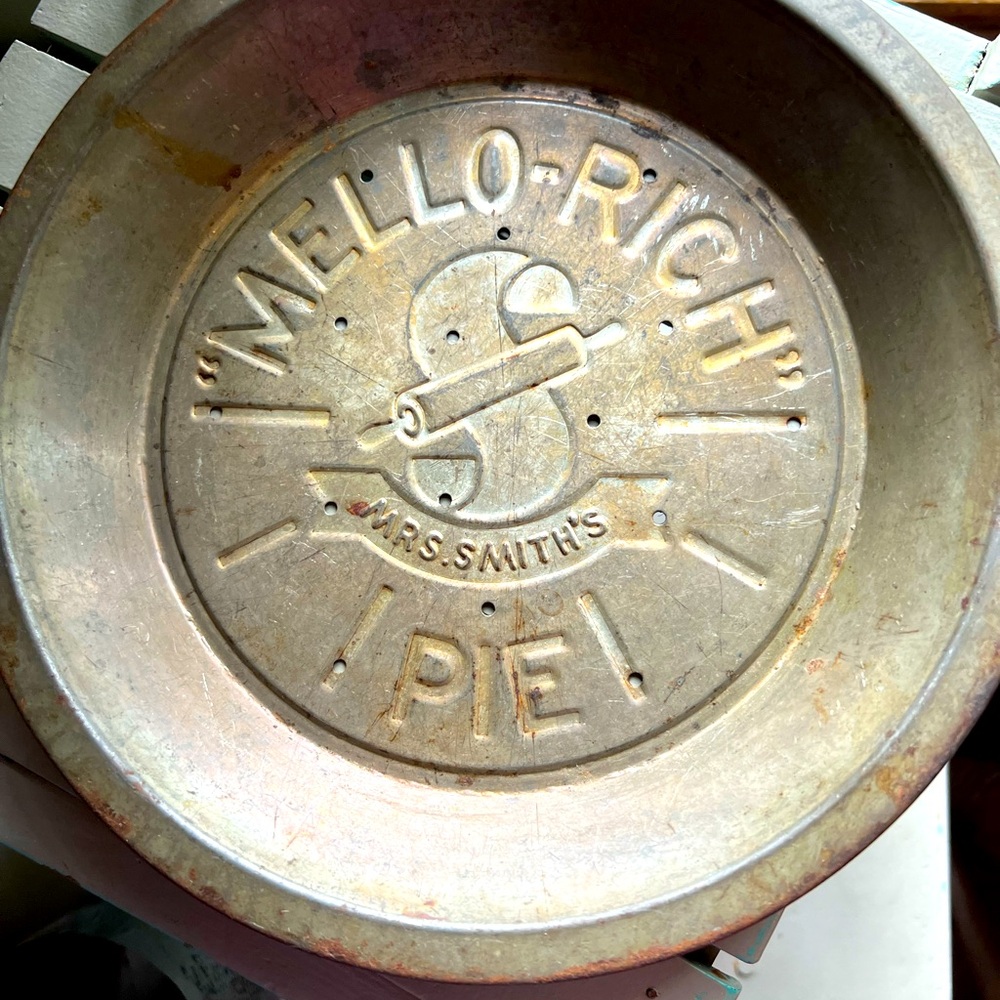 Antique Mello-Rich Pie Pan, Mrs. Smith’s. Great condition.